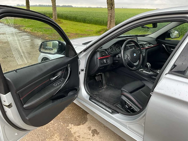 2012 bmw 3-serie 335i high executive personenauto - afbeelding 10 van  32