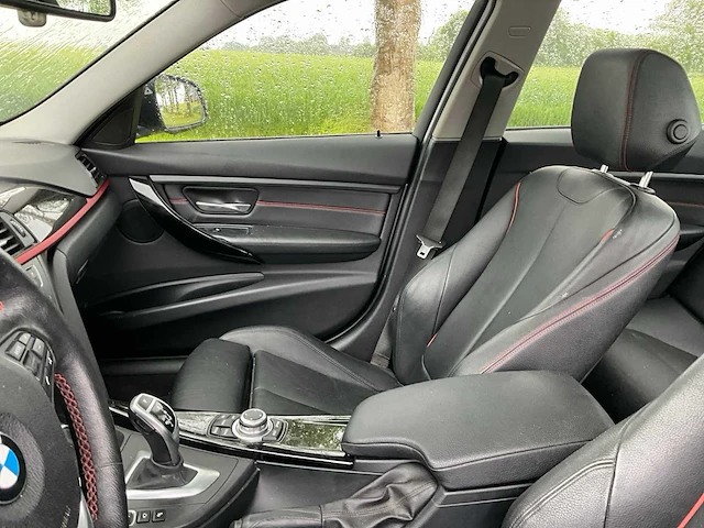 2012 bmw 3-serie 335i high executive personenauto - afbeelding 18 van  32