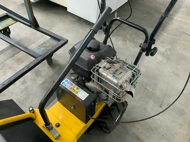2012 briggs&stratton 900series handbediende veegmachine - afbeelding 3 van  7