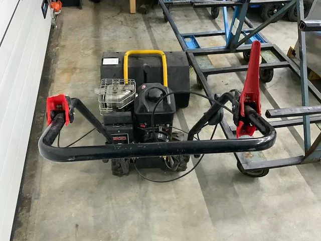 2012 briggs&stratton 900series handbediende veegmachine - afbeelding 4 van  7