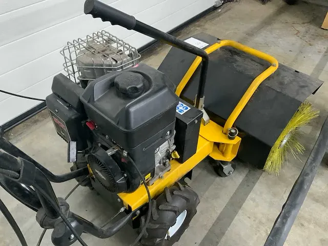 2012 briggs&stratton 900series handbediende veegmachine - afbeelding 5 van  7