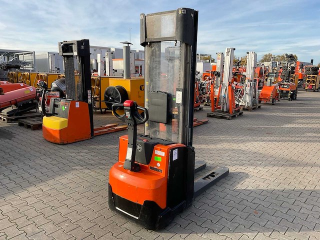 2012 bt swe140 elektrische stapelaar - afbeelding 10 van  15