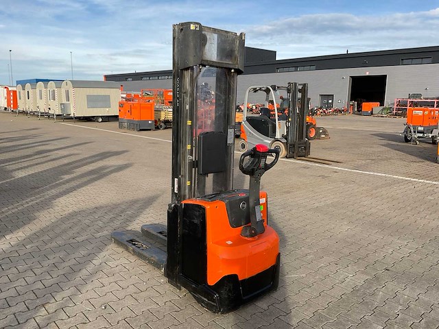 2012 bt swe140 elektrische stapelaar - afbeelding 11 van  15