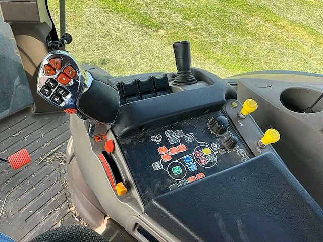 2012 case ih puma 130 cvx vierwielaangedreven landbouwtractor - afbeelding 37 van  47