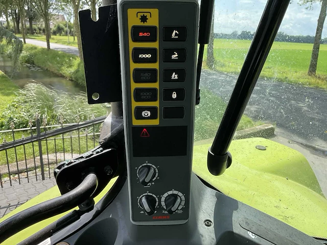 2012 claas arion 520 vierwielaangedreven landbouwtractor - afbeelding 19 van  33