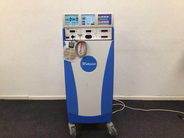 2012 covidien valleylab forcetriad elektrochirurgische unit - afbeelding 1 van  8