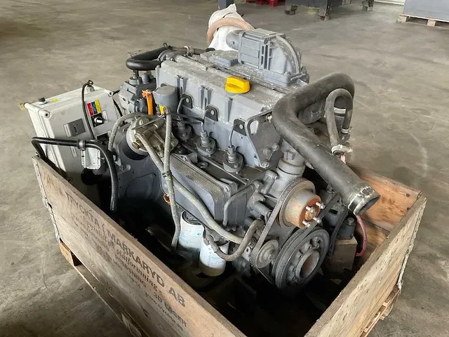 2012 deutz bf4m dieselmotor - afbeelding 1 van  6