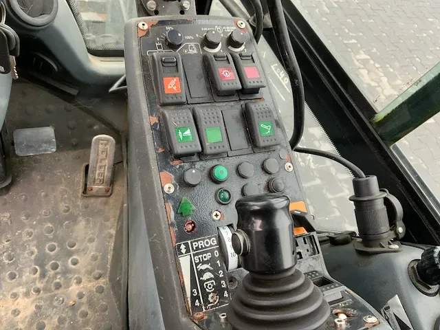 2012 holder c250 werktuigerdrager met onkruidbrander installatie - afbeelding 5 van  39