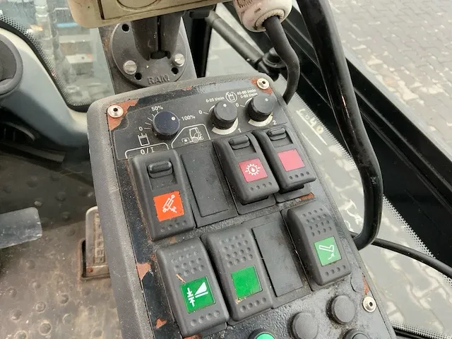 2012 holder c250 werktuigerdrager met onkruidbrander installatie - afbeelding 7 van  39