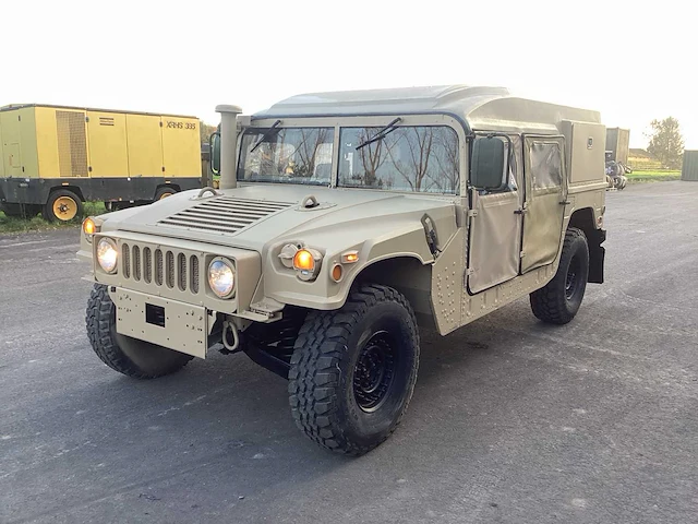 2012 humvee m1114 legervoertuig - afbeelding 1 van  23