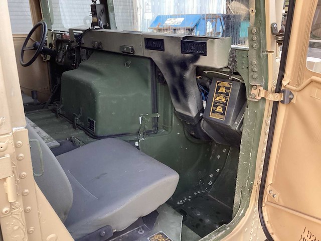 2012 humvee m1114 legervoertuig - afbeelding 17 van  22