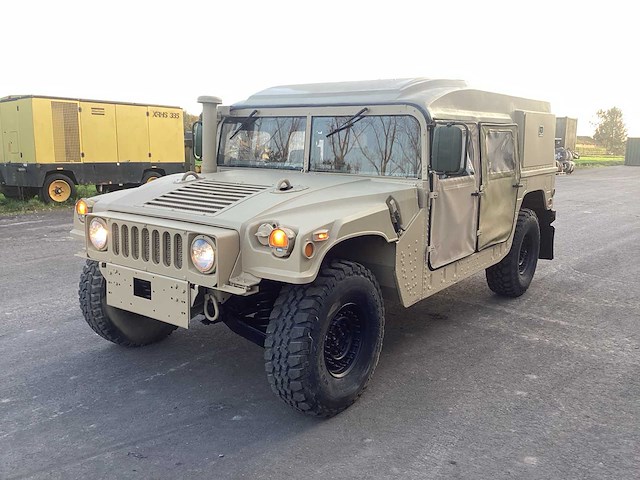 2012 humvee m1114 legervoertuig - afbeelding 1 van  22
