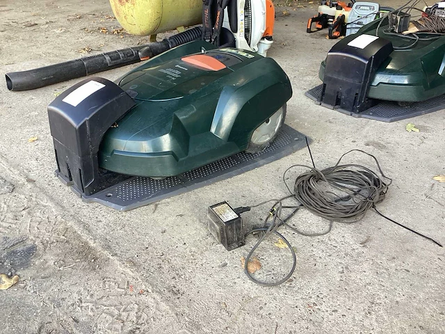 2012 husqvarna 220 ac robotmaaier - afbeelding 1 van  8