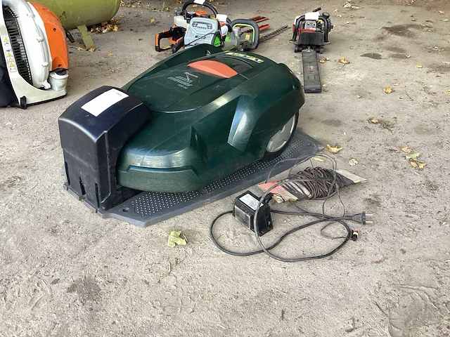 2012 husqvarna 220 ac robotmaaier - afbeelding 1 van  9