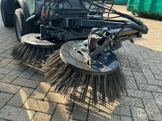 2012 karcher mc 34 c zelfrijdende veegmachine - afbeelding 27 van  47