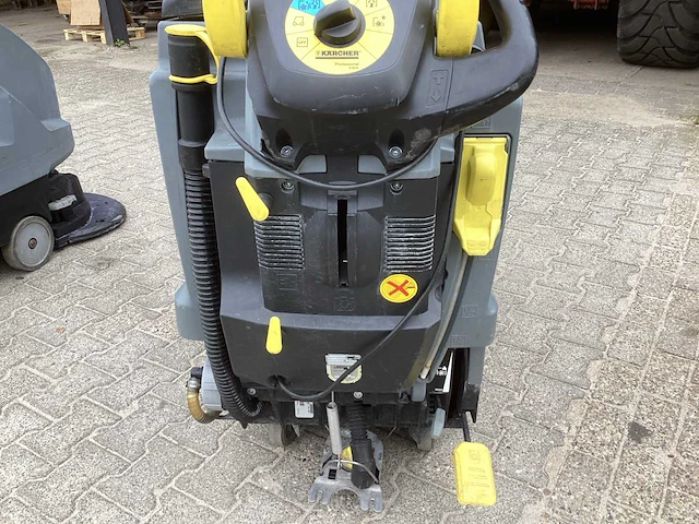 2012 kärcher professional b 60w vloerreiniger - afbeelding 7 van  10