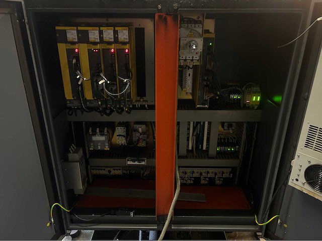 2012 leadwell v-20i cnc universeel machinecentrum - afbeelding 6 van  16