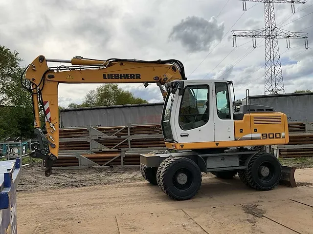 2012 liebherr a900e litronic banden graafmachine - afbeelding 1 van  55