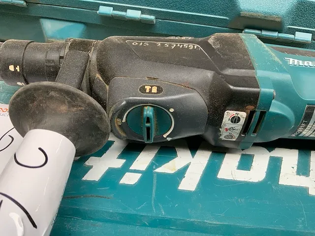 2012 makita hr2611ft boorhamer met beitelfunctie - afbeelding 2 van  4