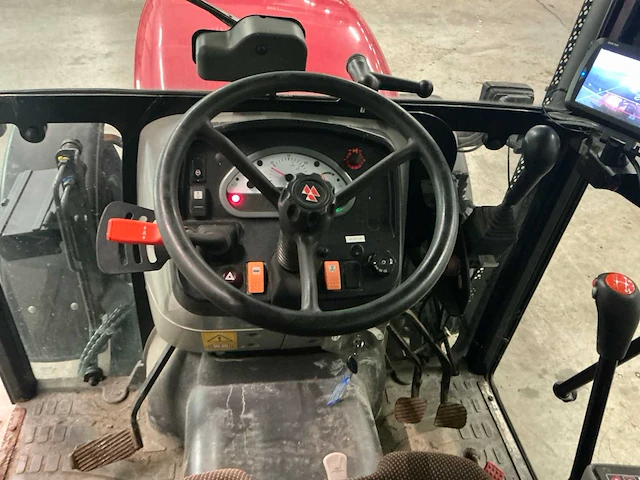 2012 massey ferguson 3640 f tractor met maaiarm - afbeelding 27 van  38