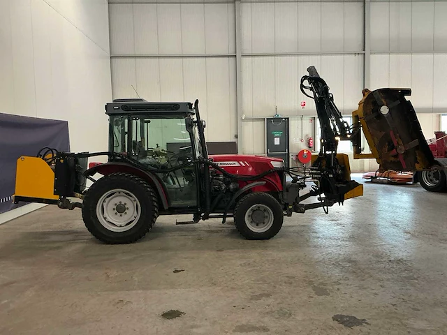 2012 massey ferguson 3640 f tractor met maaiarm - afbeelding 33 van  38