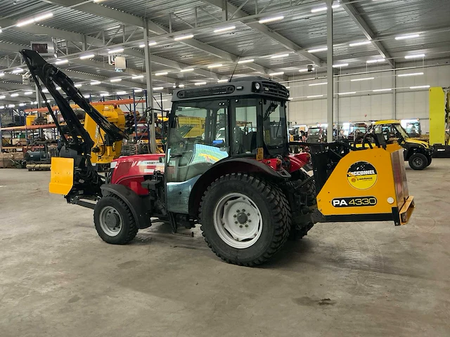 2012 massey ferguson 3640 f tractor met maaiarm - afbeelding 35 van  38