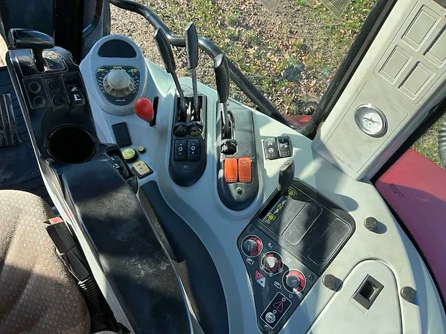 2012 massey ferguson 6490 dyna-6 vierwielaangedreven landbouwtractor - afbeelding 30 van  43