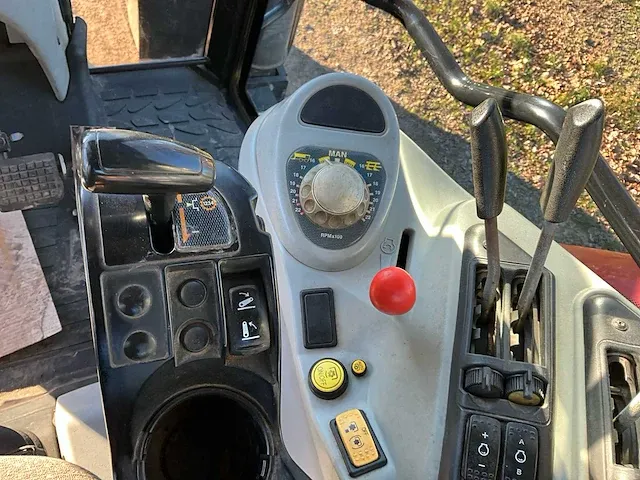 2012 massey ferguson 6490 dyna-6 vierwielaangedreven landbouwtractor - afbeelding 31 van  43