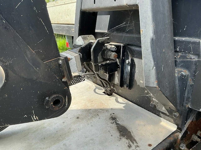 2012 mercedes-benz axor vrachtwagen met hoogwerker - afbeelding 22 van  86