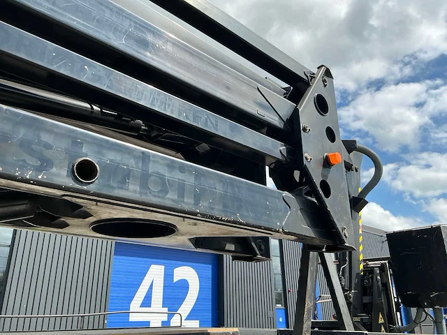 2012 mercedes-benz axor vrachtwagen met hoogwerker - afbeelding 27 van  86