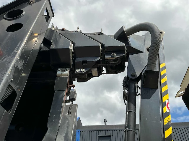 2012 mercedes-benz axor vrachtwagen met hoogwerker - afbeelding 30 van  86