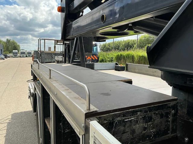 2012 mercedes-benz axor vrachtwagen met hoogwerker - afbeelding 42 van  86