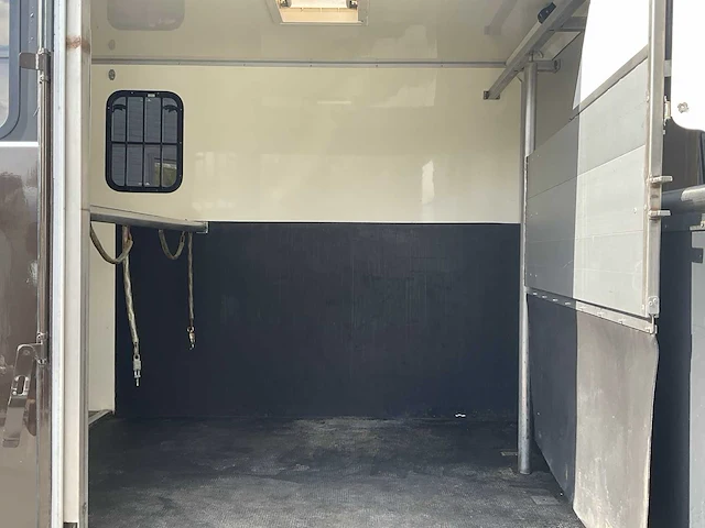 2012 mercedes-benz silver stone edition paardenvrachtwagen - afbeelding 7 van  37
