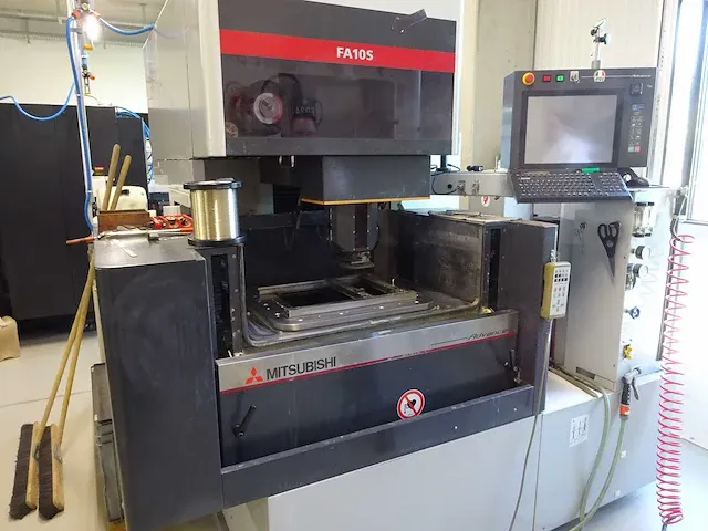 2012 mitsubishi fa10s - advance draadvonk- en erodeermachine - afbeelding 1 van  7