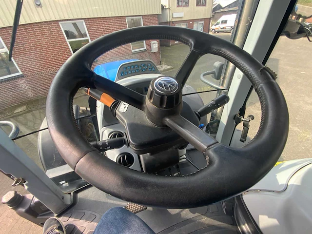 2012 new holland t7.200 vierwielaangedreven landbouwtractor - afbeelding 18 van  39