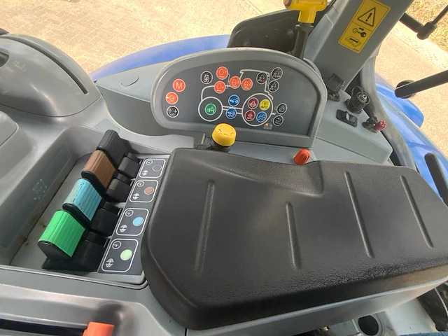 2012 new holland t7.200 vierwielaangedreven landbouwtractor - afbeelding 24 van  39