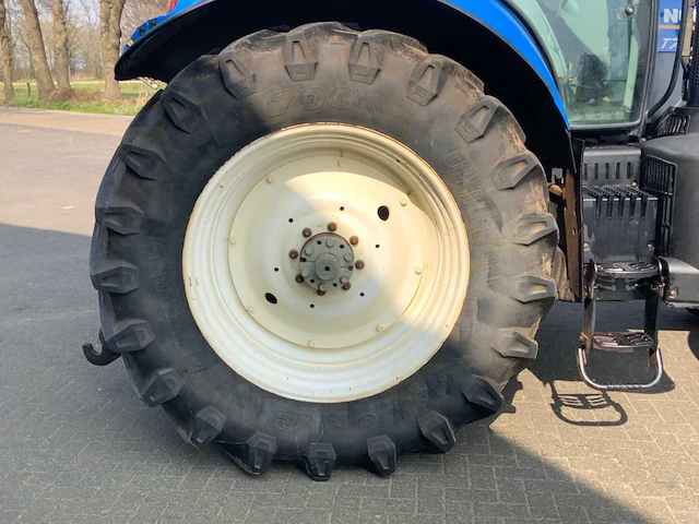2012 new holland t7.200 vierwielaangedreven landbouwtractor - afbeelding 32 van  39