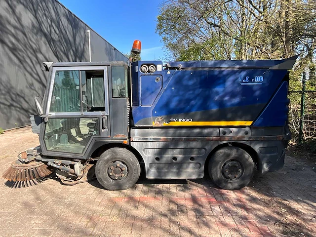2012 schmidt swingo compact sweeper 200 zelfrijdende veegmachine - afbeelding 4 van  39