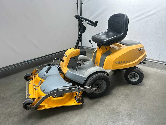 2012 stiga v301 zitmaaier - afbeelding 1 van  9