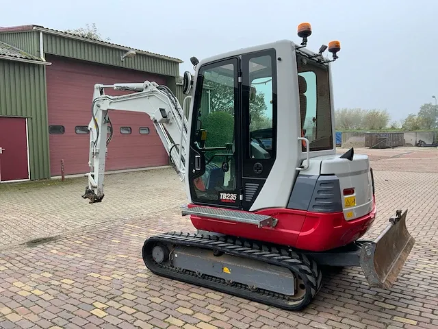 2012 takeuchi tb235 minigraafmachine - afbeelding 28 van  33