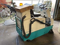 2012 tennant 6100 zelfrijdende veegmachine - afbeelding 4 van  8
