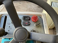 2012 tennant 6100 zelfrijdende veegmachine - afbeelding 5 van  8