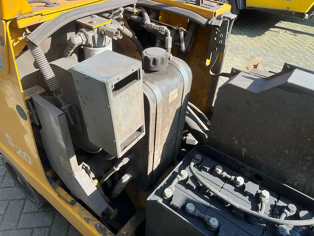 2012 tennant s20 zelfrijdende veegmachine - afbeelding 3 van  17