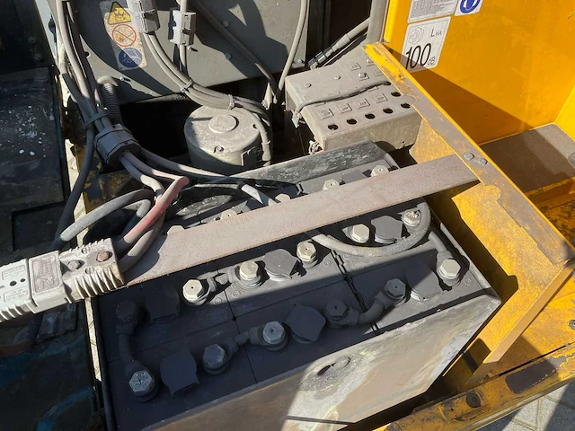 2012 tennant s20 zelfrijdende veegmachine - afbeelding 4 van  17