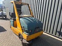 2012 tennant s20 zelfrijdende veegmachine - afbeelding 1 van  17