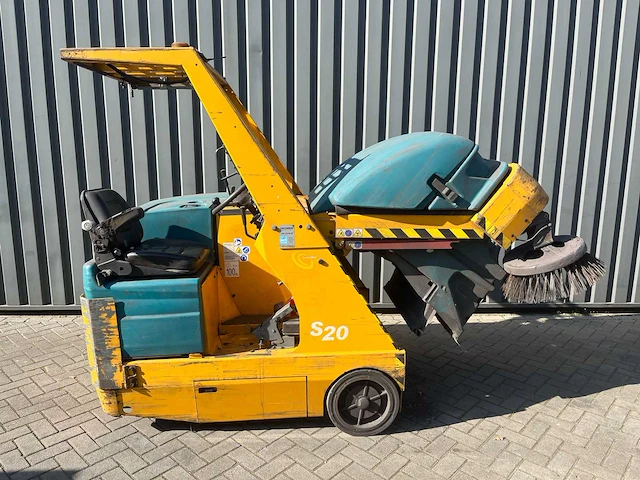 2012 tennant s20 zelfrijdende veegmachine - afbeelding 12 van  17