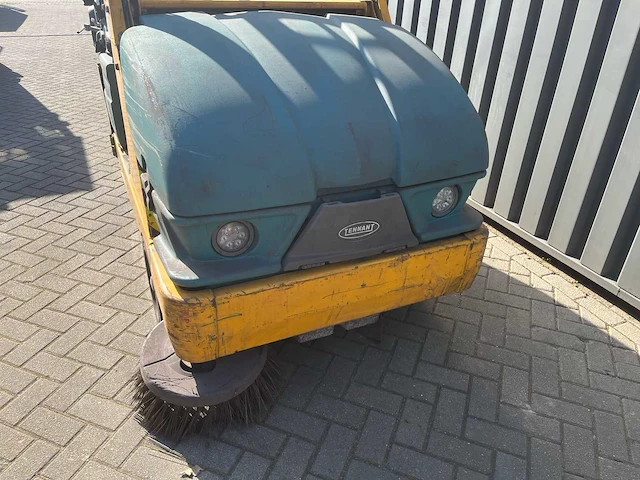 2012 tennant s20 zelfrijdende veegmachine - afbeelding 13 van  17