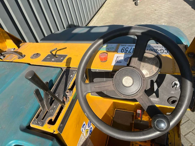 2012 tennant s20 zelfrijdende veegmachine - afbeelding 16 van  17