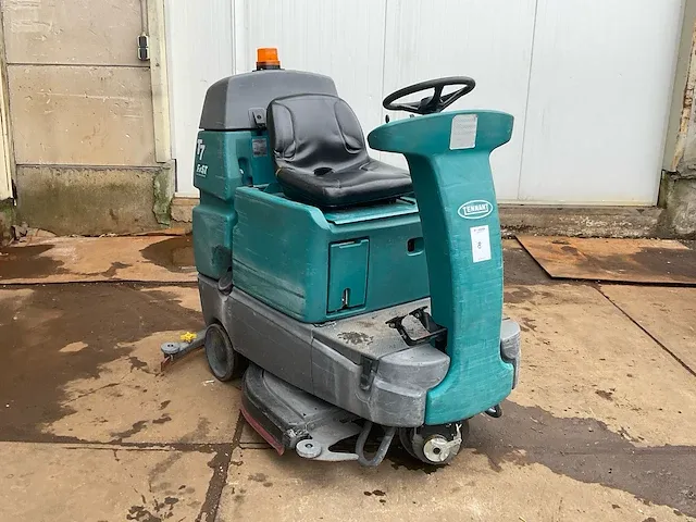 2012 tennant t7 schrob-/zuigmachine - afbeelding 1 van  9