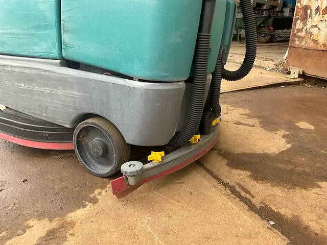 2012 tennant t7 schrob-/zuigmachine - afbeelding 5 van  9